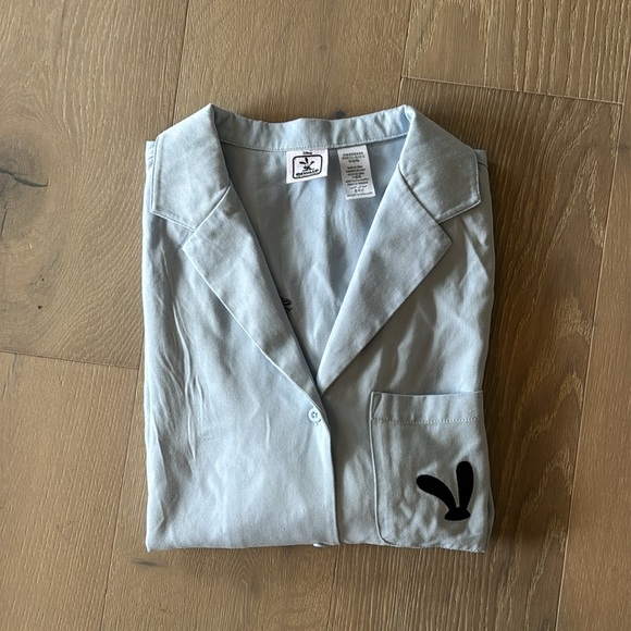 NWOT DISNEY OSWALD THE LUCKY RABBIT BLUE BUTTON DOWN SHORT SLEEVE M - Picture 1 of 8